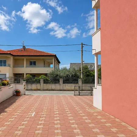 Apartamento Cozy In With Wifi Sukošan