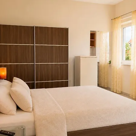 Apartamento Cozy In With Wifi Sukošan